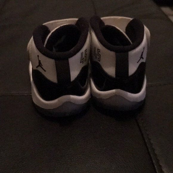 Toddler Jordan’s - Picture 2 of 4